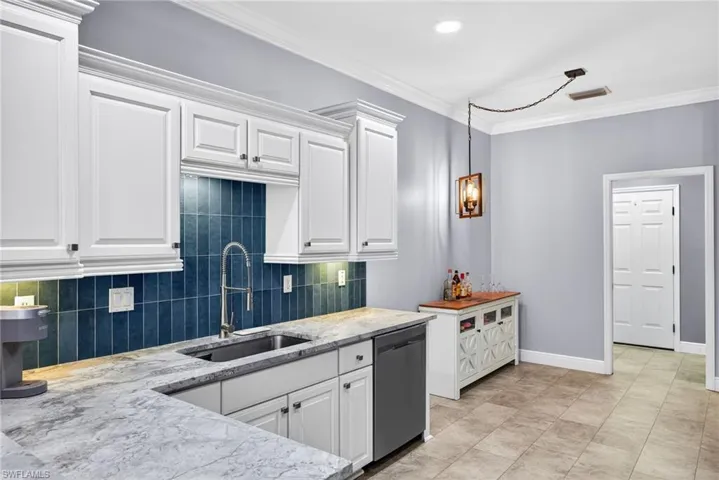 20468  Larino  LOOP, Estero, FL 33928