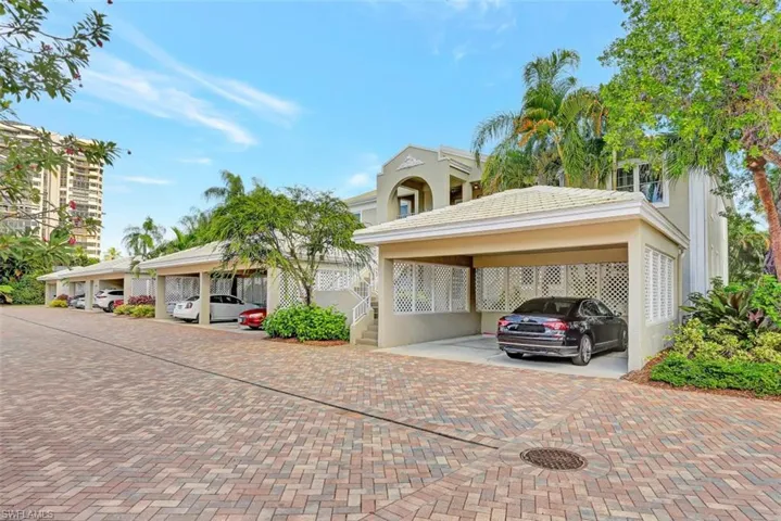 5899  Chanteclair  DR, Naples, FL 34108