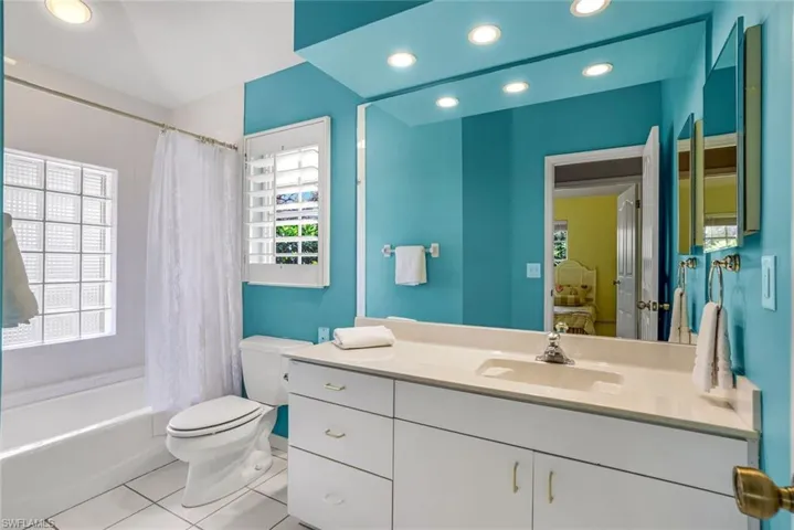 ensuite guest bath