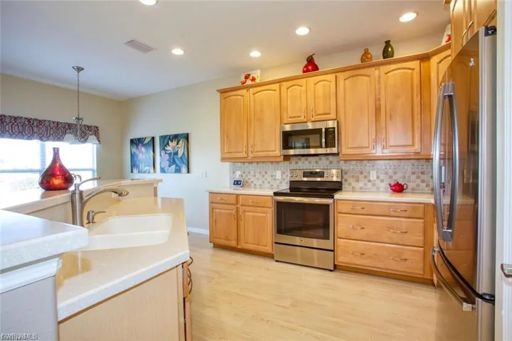 2474 Blackburn Cir, Cape Coral, Florida 33991