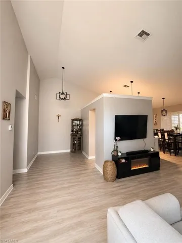 113 Bristol Ln C7, Naples, Florida 34112
