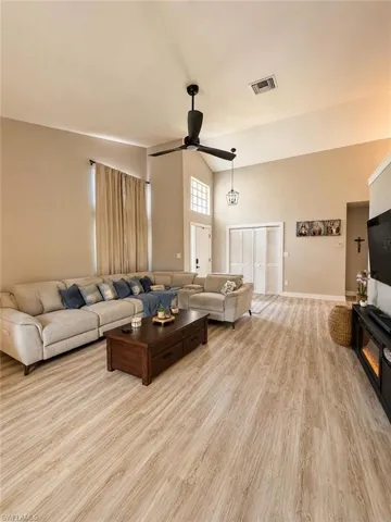 113 Bristol Ln C7, Naples, Florida 34112