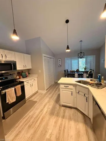 113 Bristol Ln C7, Naples, Florida 34112