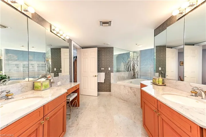4021  Gulf Shore N BLVD, Naples, FL 34103