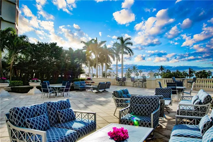 4021  Gulf Shore N BLVD, Naples, FL 34103