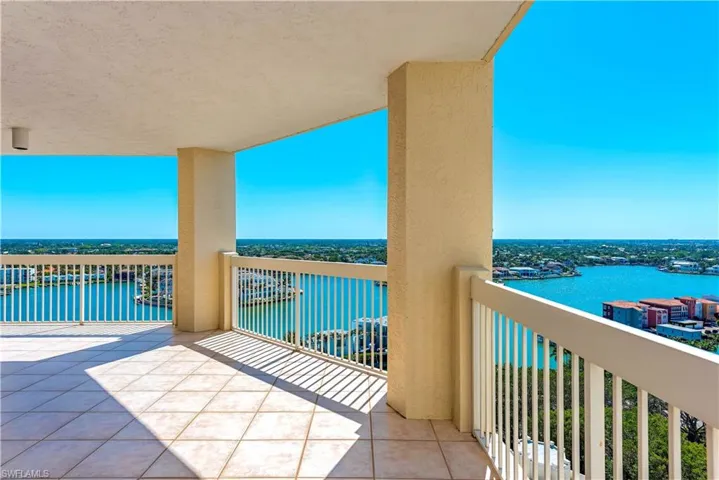 4021  Gulf Shore N BLVD, Naples, FL 34103