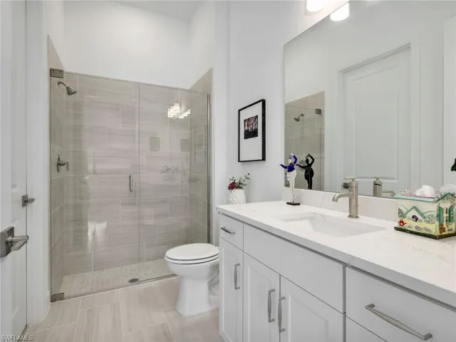 2nd Bedroom en-suite with walk-in shower