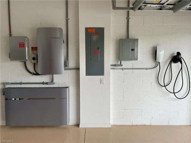 Garage (Photovoltaic Equipment)