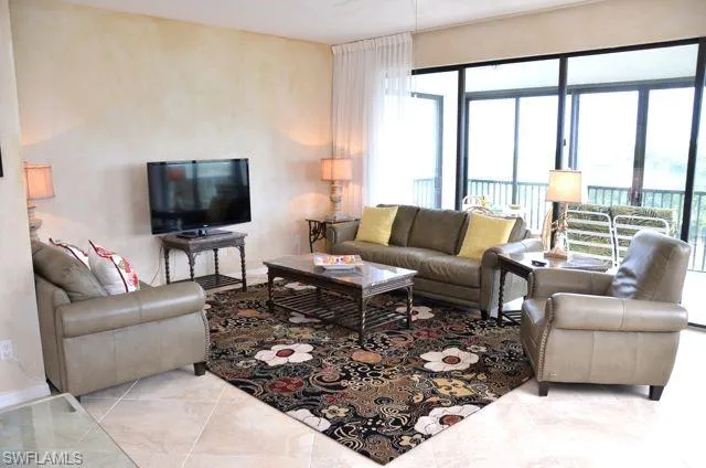 7040  Pelican Bay  BLVD, Naples, FL 34108