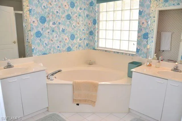 7040  Pelican Bay  BLVD, Naples, FL 34108