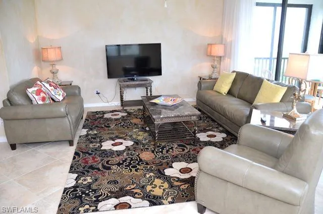 7040  Pelican Bay  BLVD, Naples, FL 34108