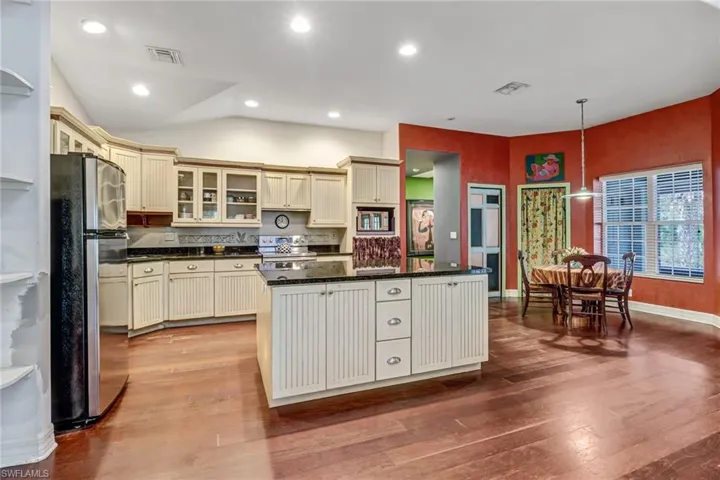 911  9th St Sw  , Naples, FL 34117