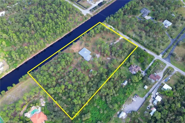 911  9th St Sw  , Naples, FL 34117