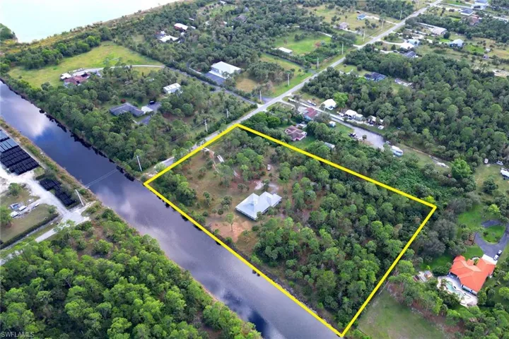 911  9th St Sw  , Naples, FL 34117