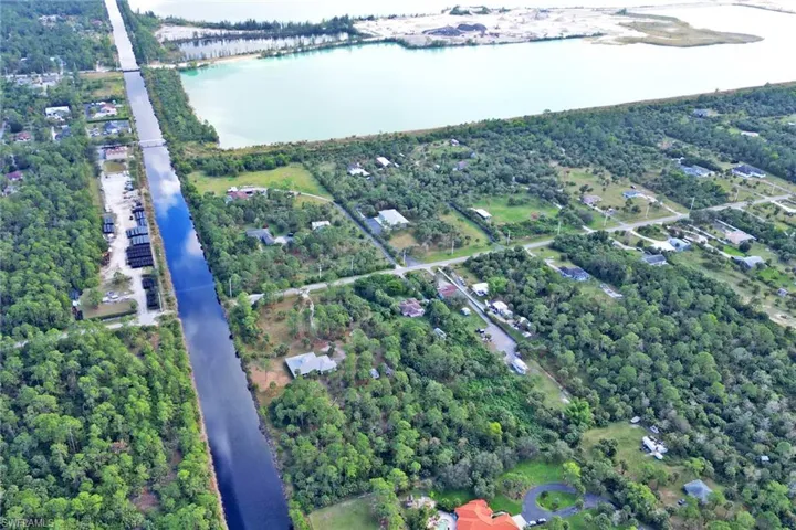 911  9th St Sw  , Naples, FL 34117