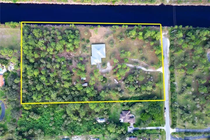 911  9th St Sw  , Naples, FL 34117