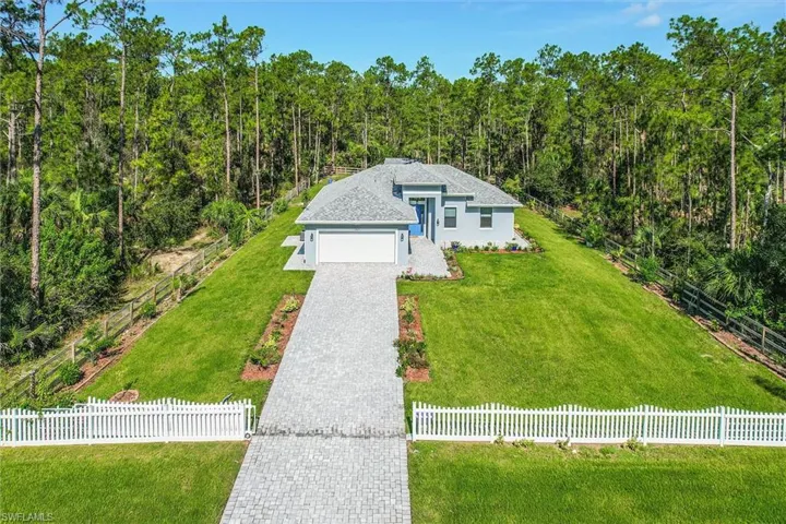 Electric / Solar power fence, fully fenced property. Also 1 Manual fence for boat or RV access