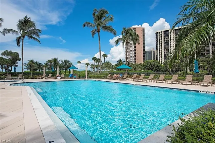 Outdoor swimming pool with integrated steps, surrounded by a light-toned paved deck