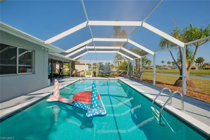 233 SE 10th  TER, Cape Coral, FL 33990