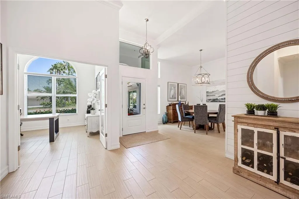 6573 Chestnut CIR, Naples, FL 34109,225043794