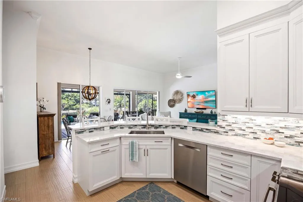 6573 Chestnut CIR, Naples, FL 34109,225043794