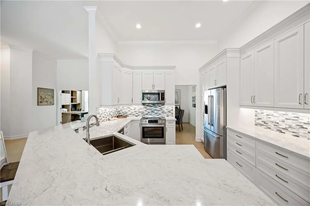 6573 Chestnut CIR, Naples, FL 34109,225043794