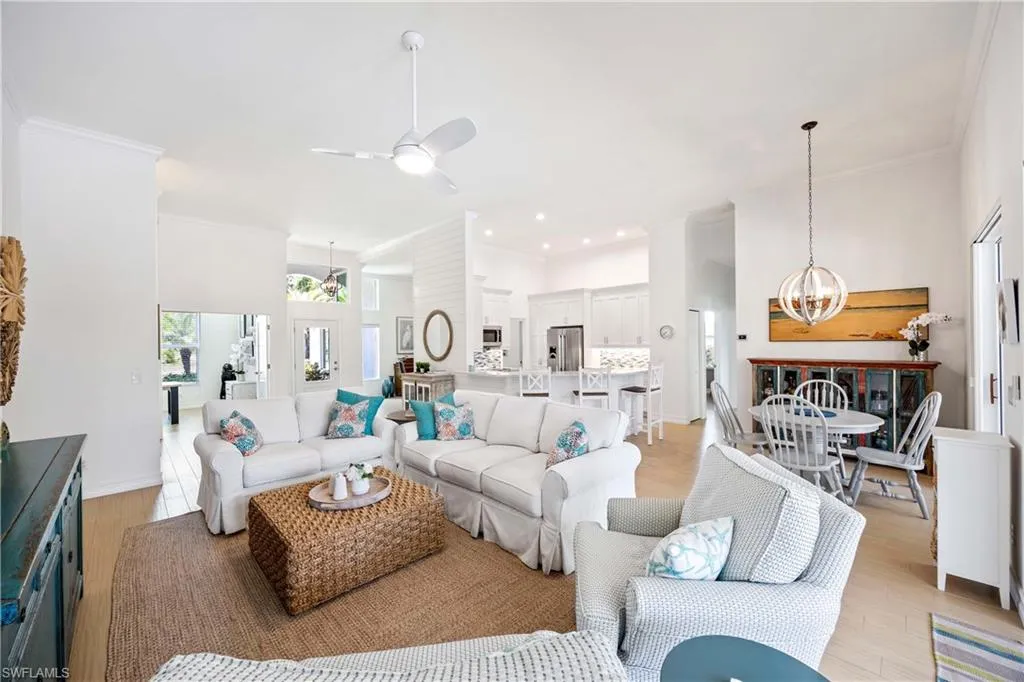 6573 Chestnut CIR, Naples, FL 34109,225043794