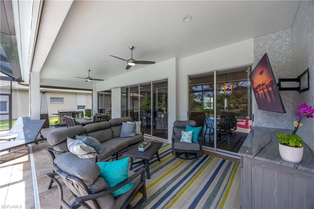 6573 Chestnut CIR, Naples, FL 34109,225043794