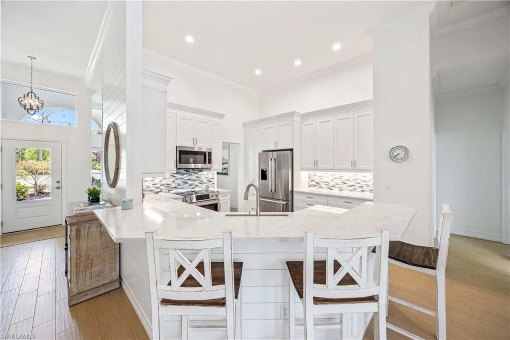 6573 Chestnut CIR, Naples, FL 34109,225043794