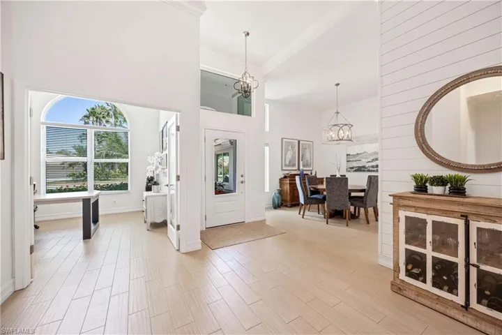 6573  Chestnut  CIR, Naples, FL 34109