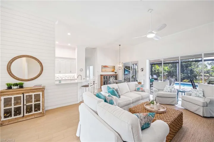 6573  Chestnut  CIR, Naples, FL 34109
