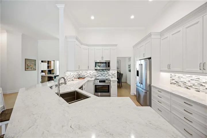 6573  Chestnut  CIR, Naples, FL 34109