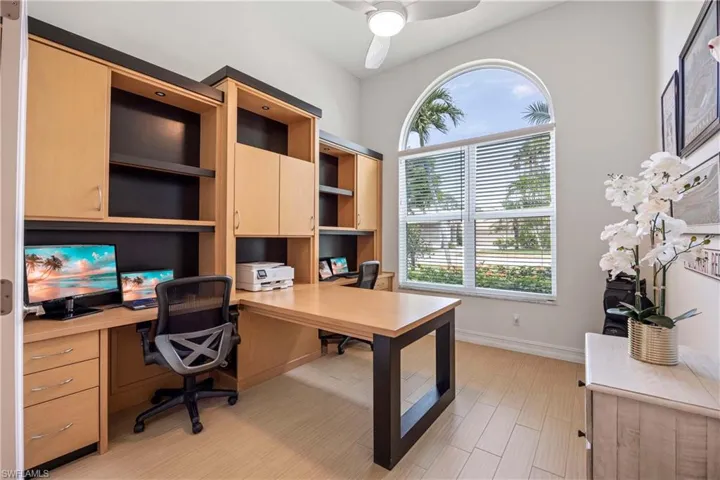 6573  Chestnut  CIR, Naples, FL 34109