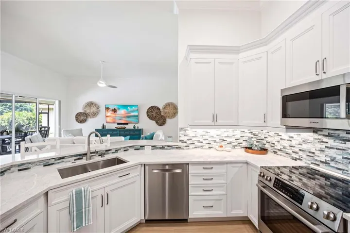 6573  Chestnut  CIR, Naples, FL 34109