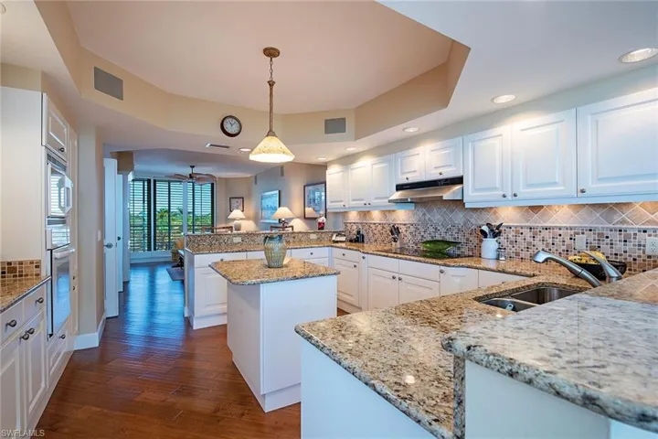 8231  Bay Colony  DR, Naples, FL 34108