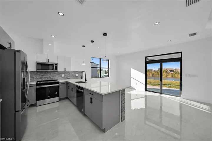 1003 NW 8  TER, Cape Coral, FL 33993