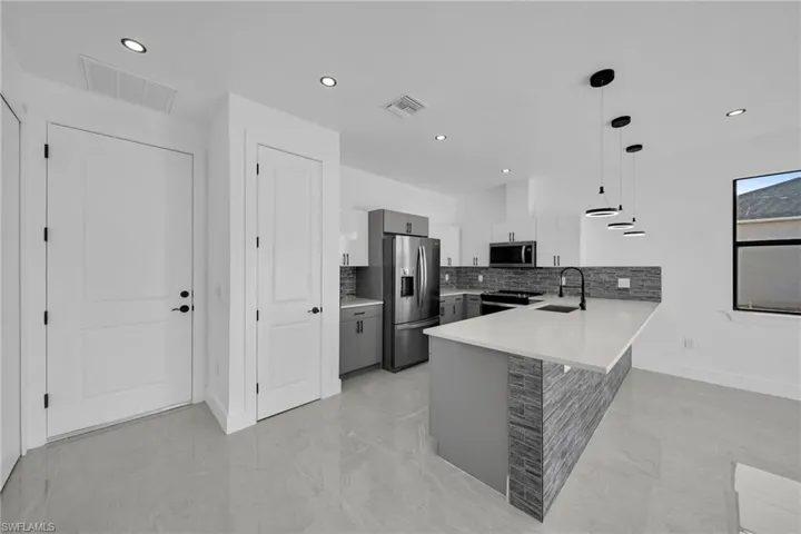 1003 NW 8  TER, Cape Coral, FL 33993