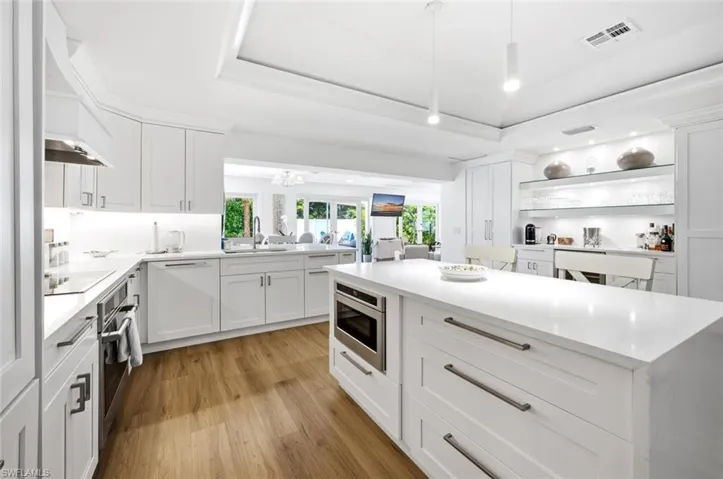 1274 Pine Ct, Naples, Florida 34102