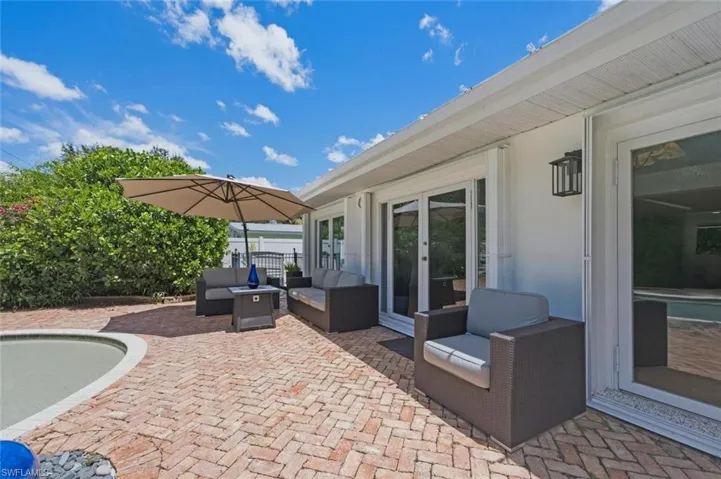 1274 Pine Ct, Naples, Florida 34102