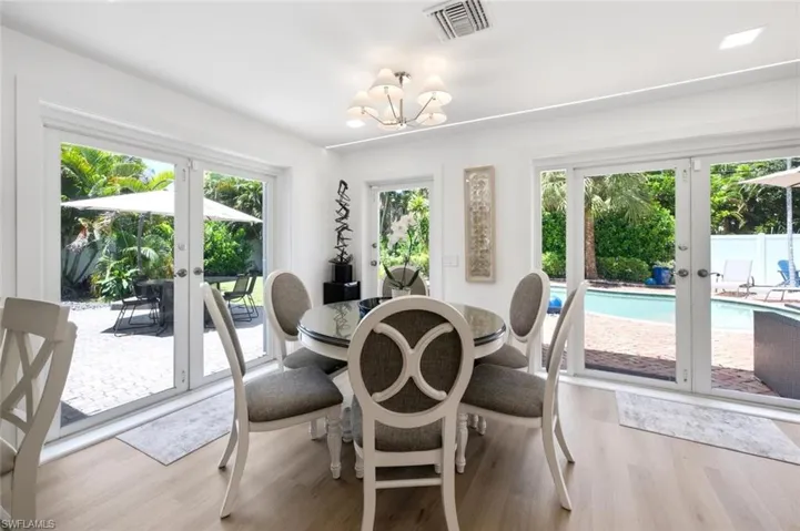 1274 Pine Ct, Naples, Florida 34102