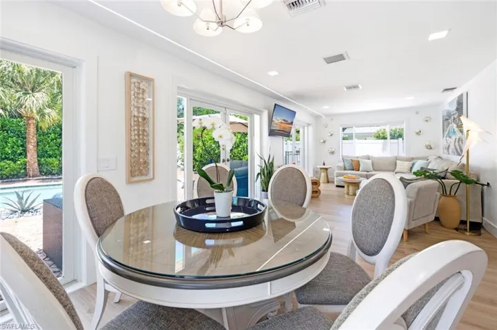 1274 Pine Ct, Naples, Florida 34102