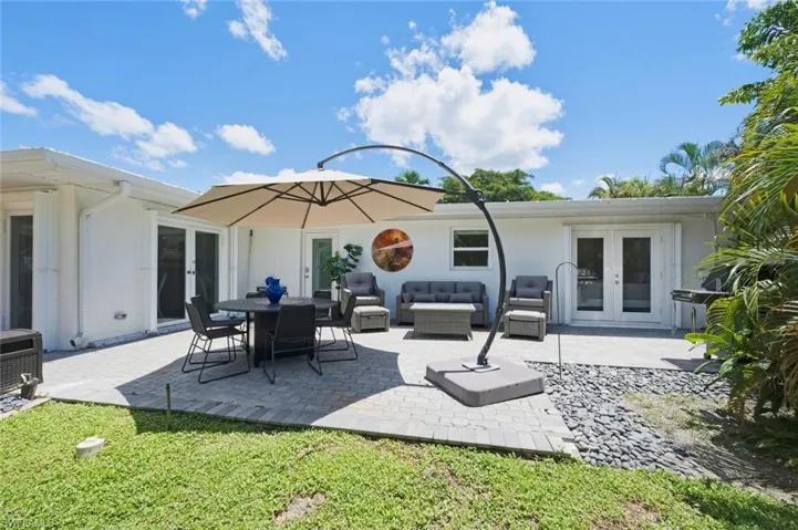 1274 Pine Ct, Naples, Florida 34102