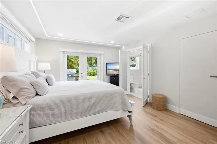 1274 Pine Ct, Naples, Florida 34102