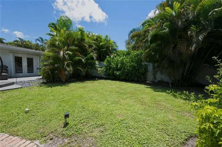 1274 Pine Ct, Naples, Florida 34102