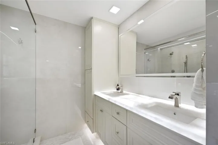 1274 Pine Ct, Naples, Florida 34102