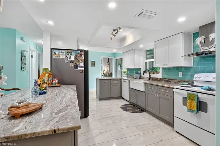 4638 Vinsetta Ave, North Fort Myers, Florida 33903