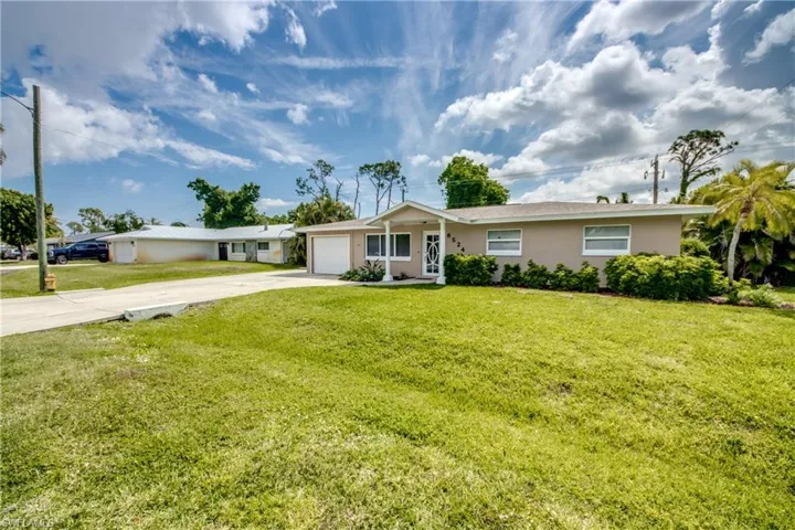 8524  Dartmouth  ST, Fort Myers, FL 33907