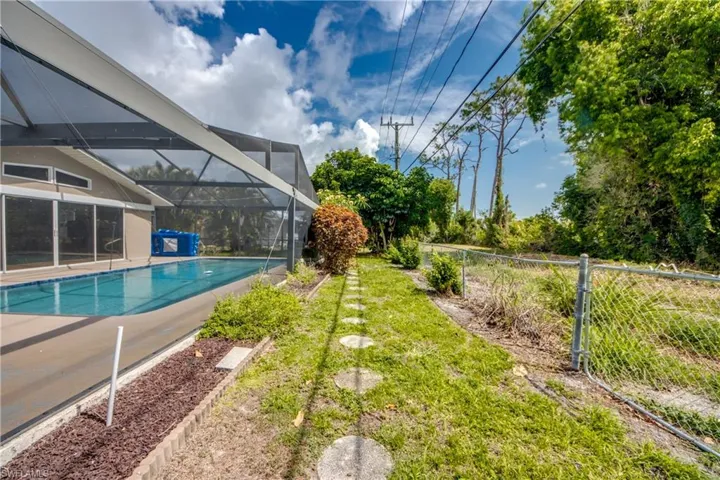 8524  Dartmouth  ST, Fort Myers, FL 33907