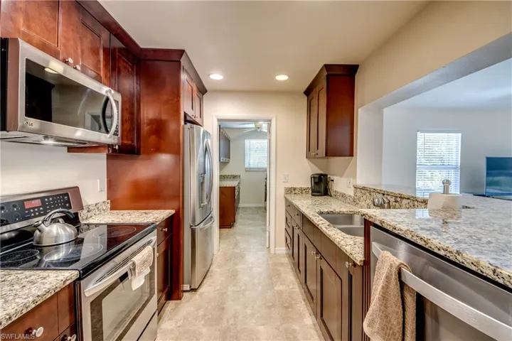 8524  Dartmouth  ST, Fort Myers, FL 33907