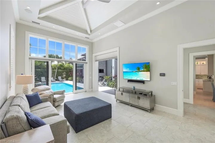 425 Harbour Dr, Naples, Florida 34103
